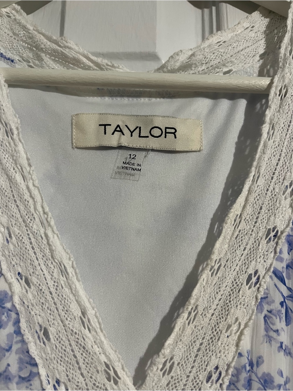 Taylor Floral Lace-Trim Maxi Dress - Picture 4 of 5